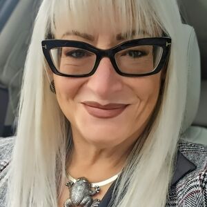 Meet your Posher, Joanie